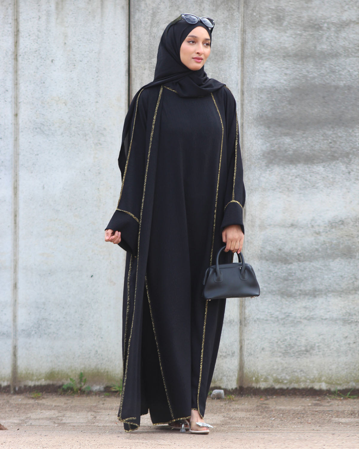 Zweiteilige Abaya mit goldenem Saum